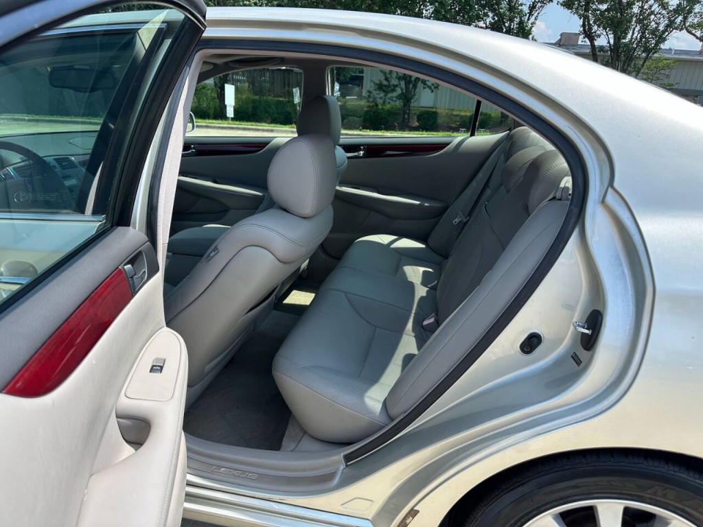 2004 Lexus ES 330 Image 9