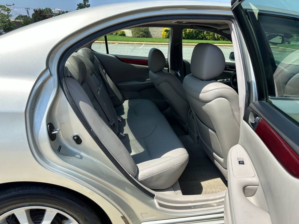 2004 Lexus ES 330 Image 10