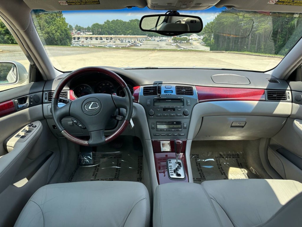2004 Lexus ES 330 Image 11