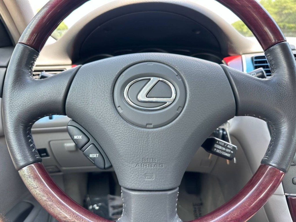 2004 Lexus ES 330 Image 15