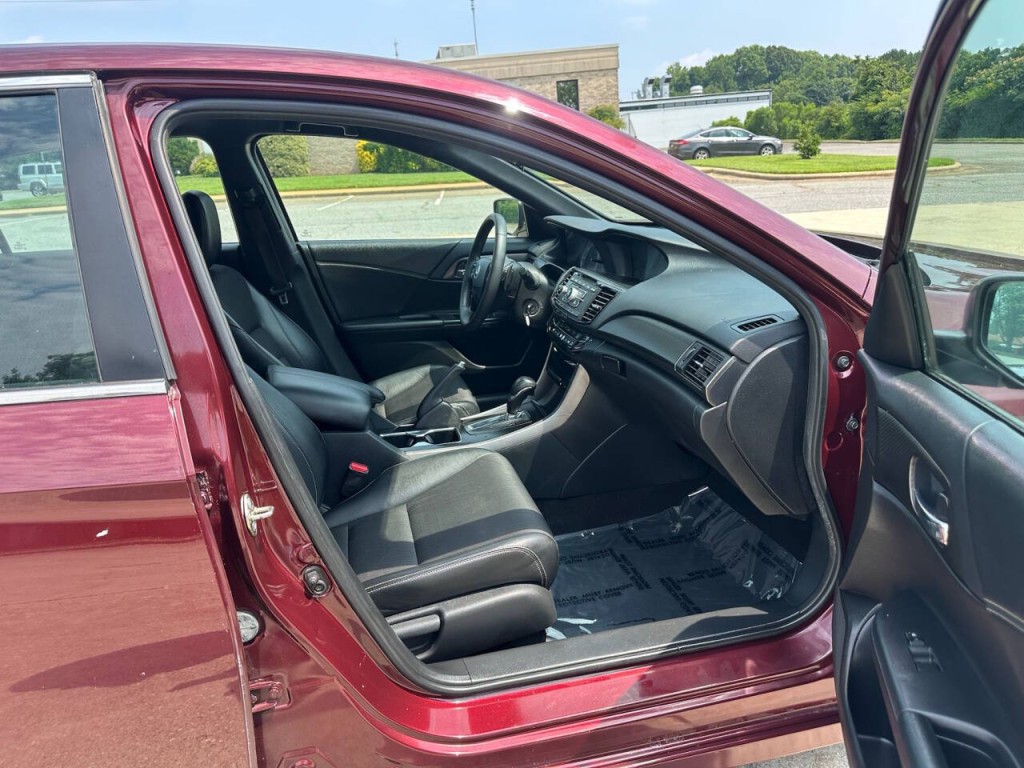 2016 Honda Accord Image 12