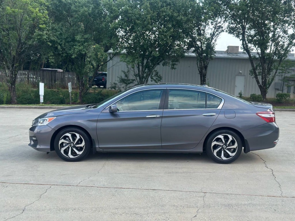 2016 Honda Accord Image 2