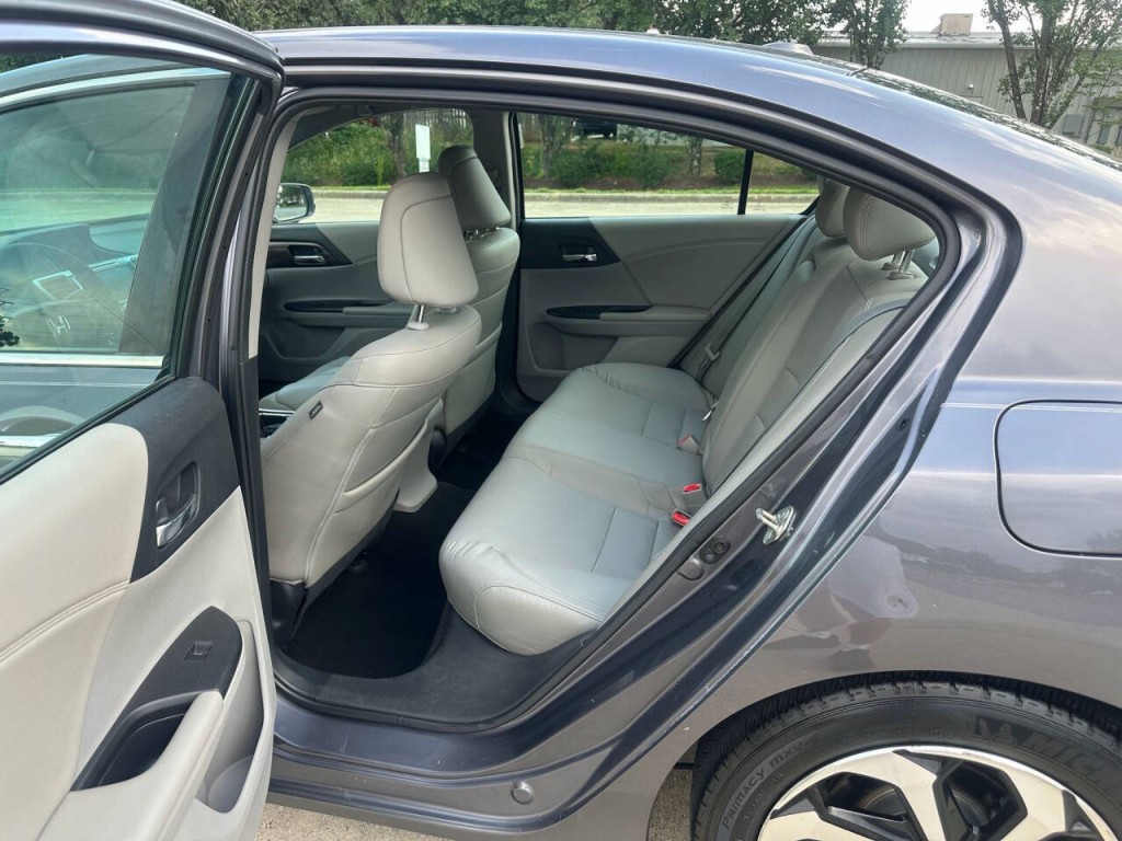 2016 Honda Accord Image 9