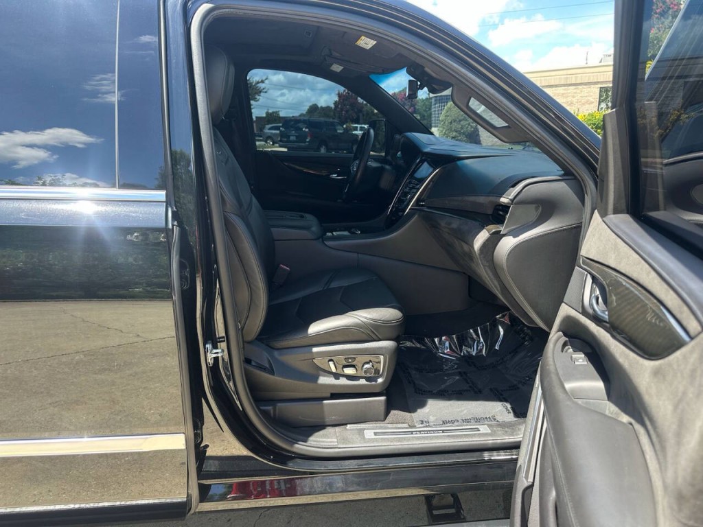2020 Cadillac Escalade Image 11