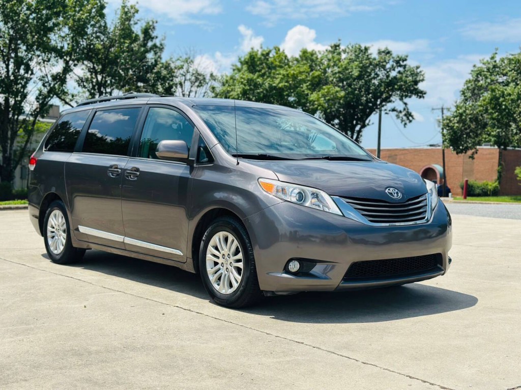 2013 Toyota Sienna Image 6