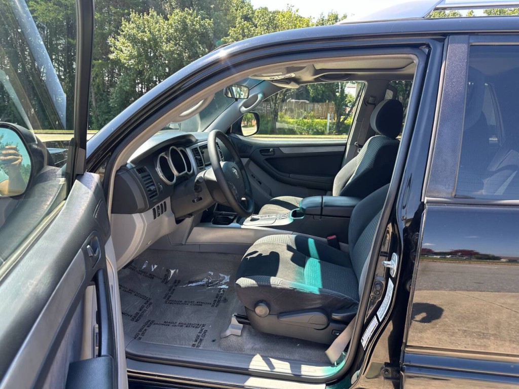 2004 Toyota 4Runner Image 9