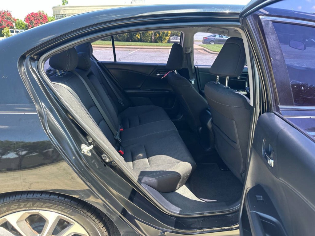 2015 Honda Accord Image 9