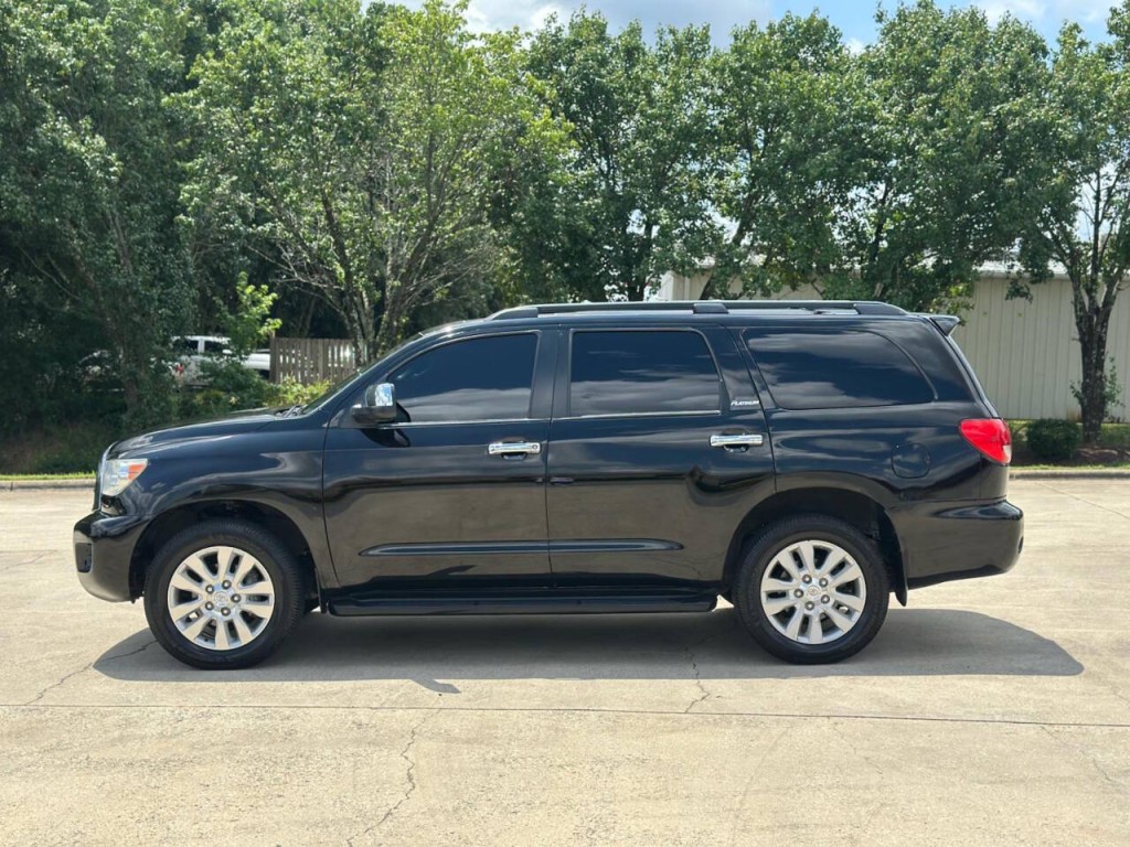 2016 Toyota Sequoia Image 2