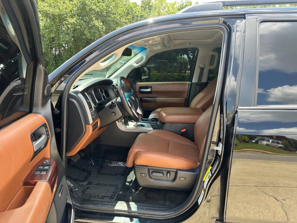 2016 Toyota Sequoia Image 7