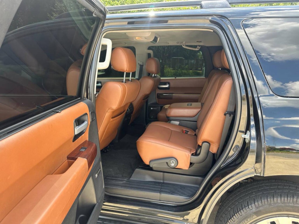 2016 Toyota Sequoia Image 8