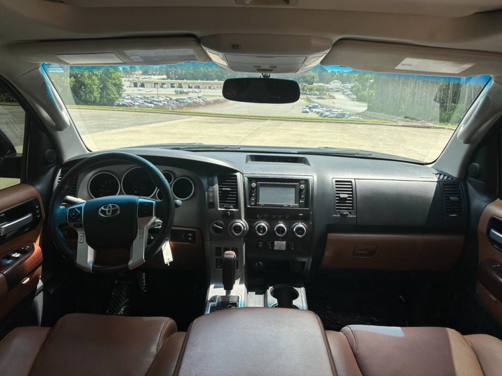 2016 Toyota Sequoia Image 9
