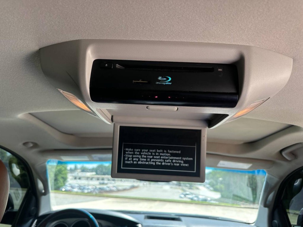 2016 Toyota Sequoia Image 12
