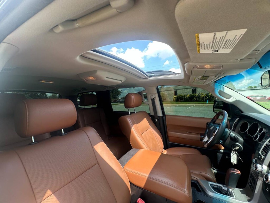 2016 Toyota Sequoia Image 14