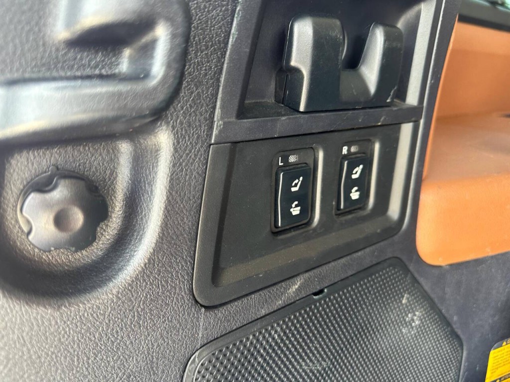 2016 Toyota Sequoia Image 15