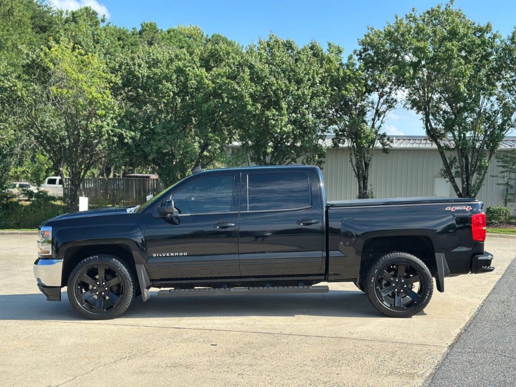 2017 Chevrolet Silverado 1500 Image 2