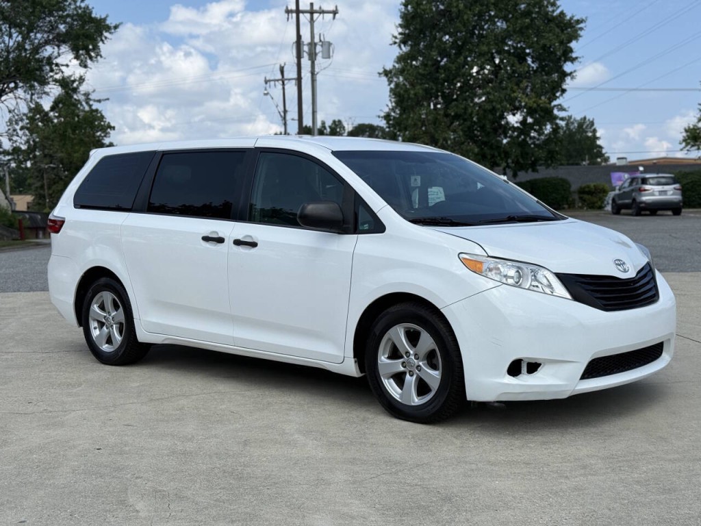 2015 Toyota Sienna Image 7
