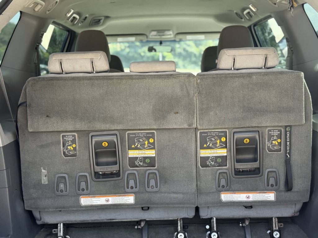 2015 Toyota Sienna Image 15
