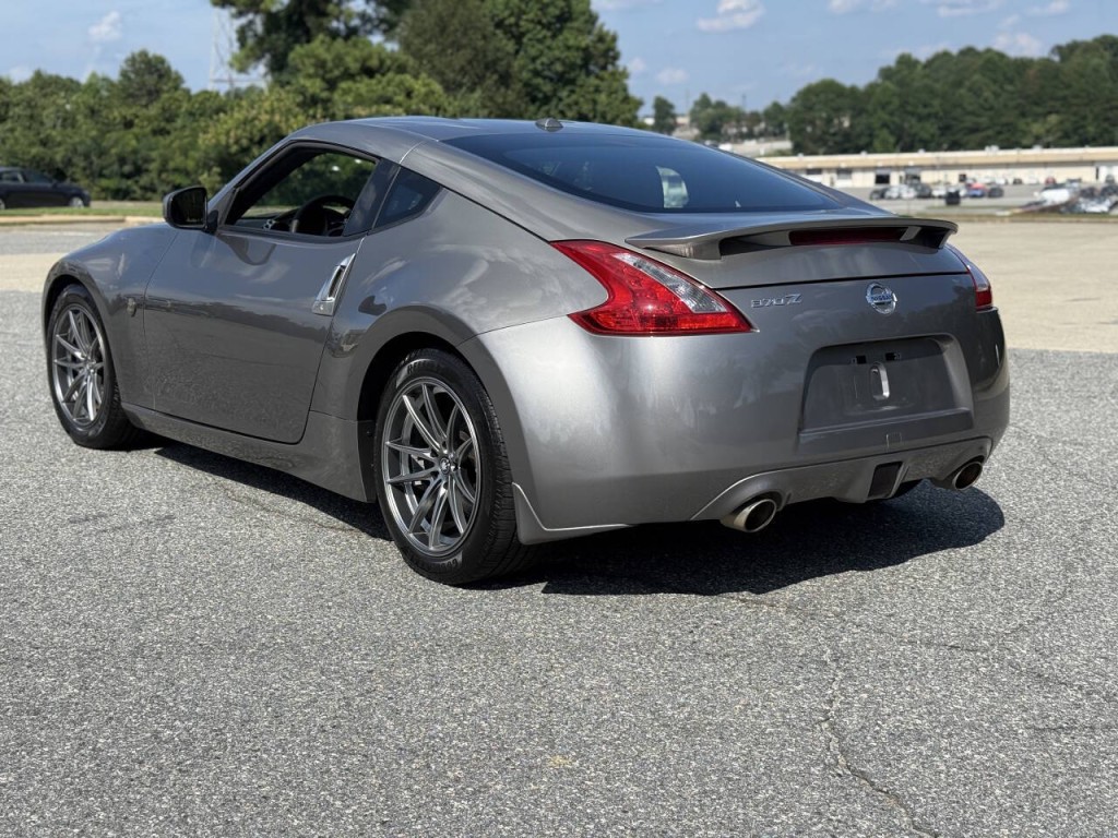 2009 Nissan 370Z Image 3