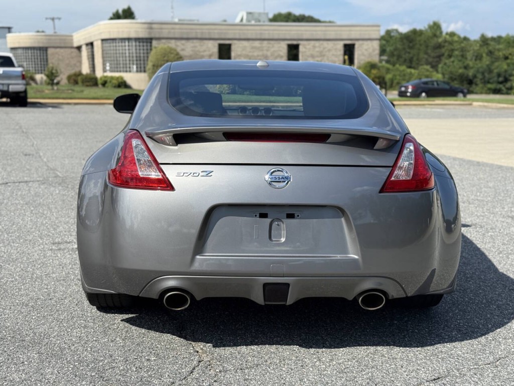 2009 Nissan 370Z Image 4
