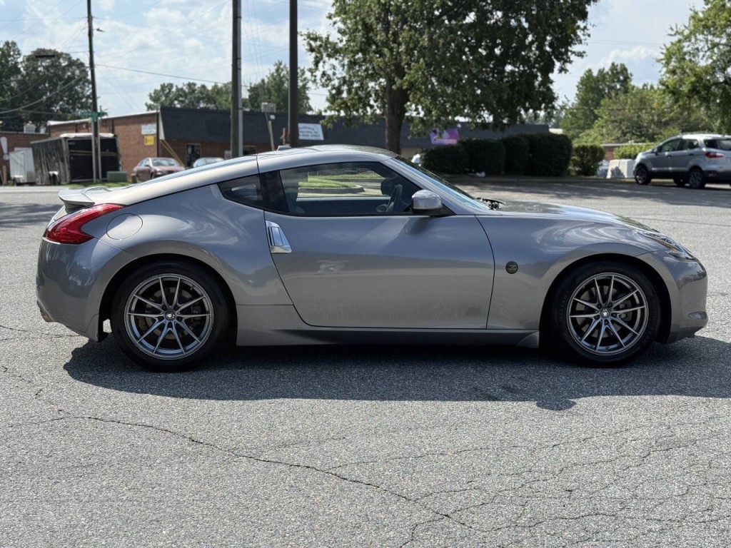 2009 Nissan 370Z Image 6