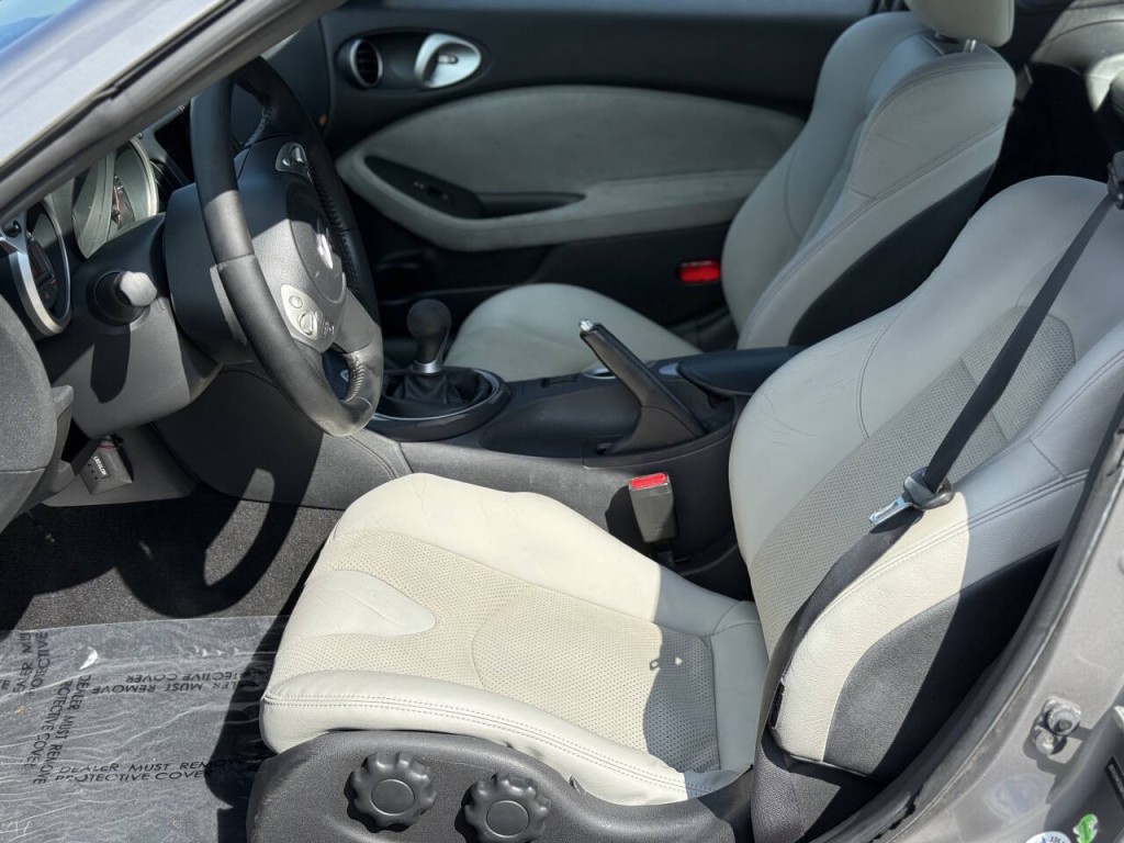 2009 Nissan 370Z Image 8