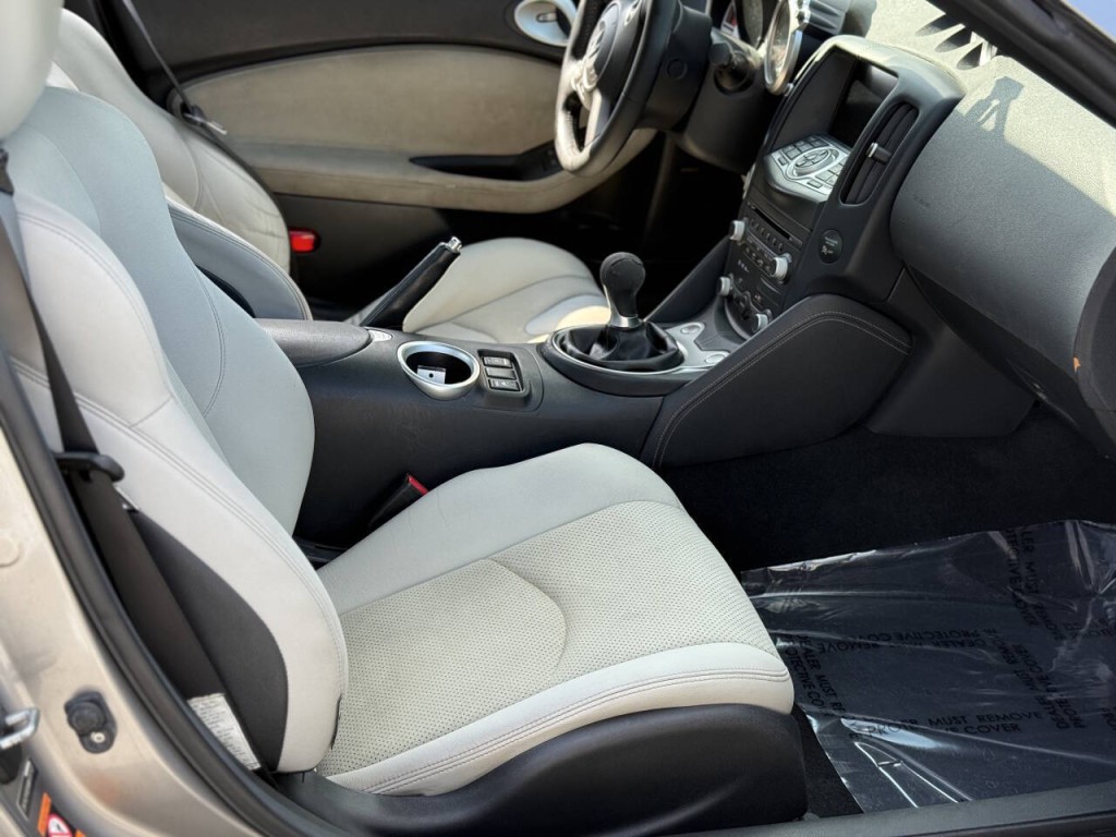 2009 Nissan 370Z Image 11