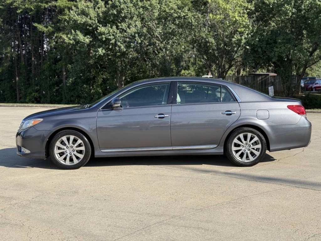 2012 Toyota Avalon Image 2
