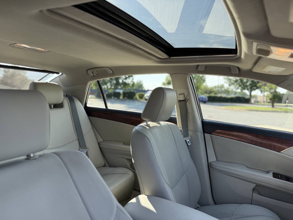 2012 Toyota Avalon Image 17