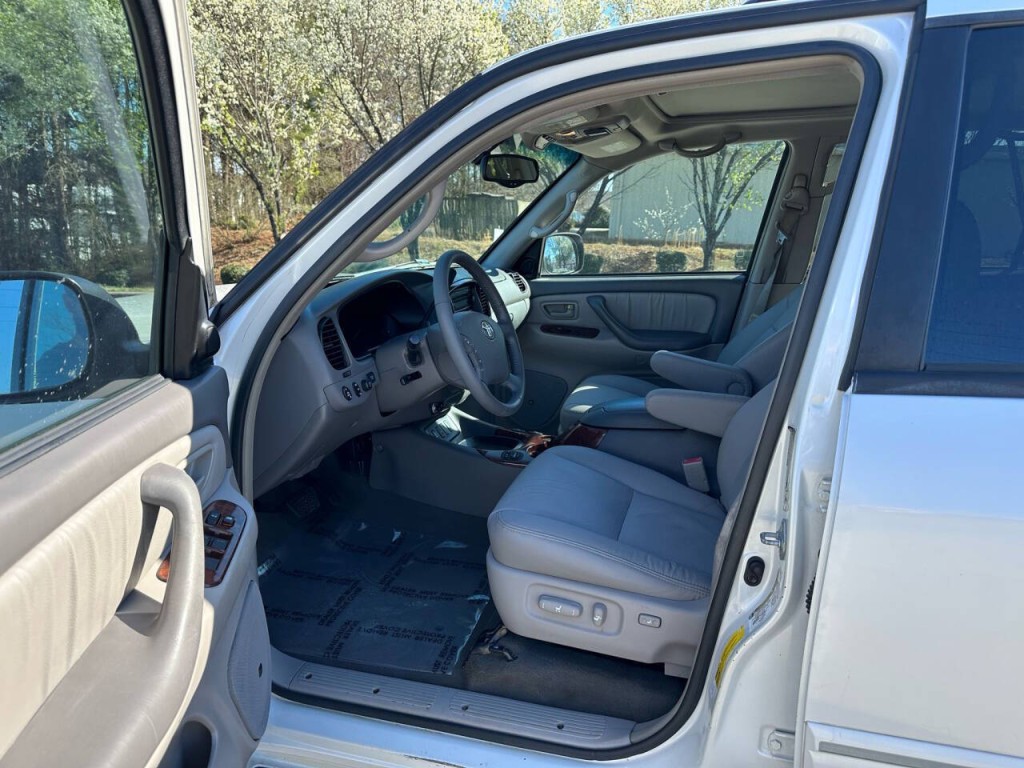 2006 Toyota Sequoia Image 8