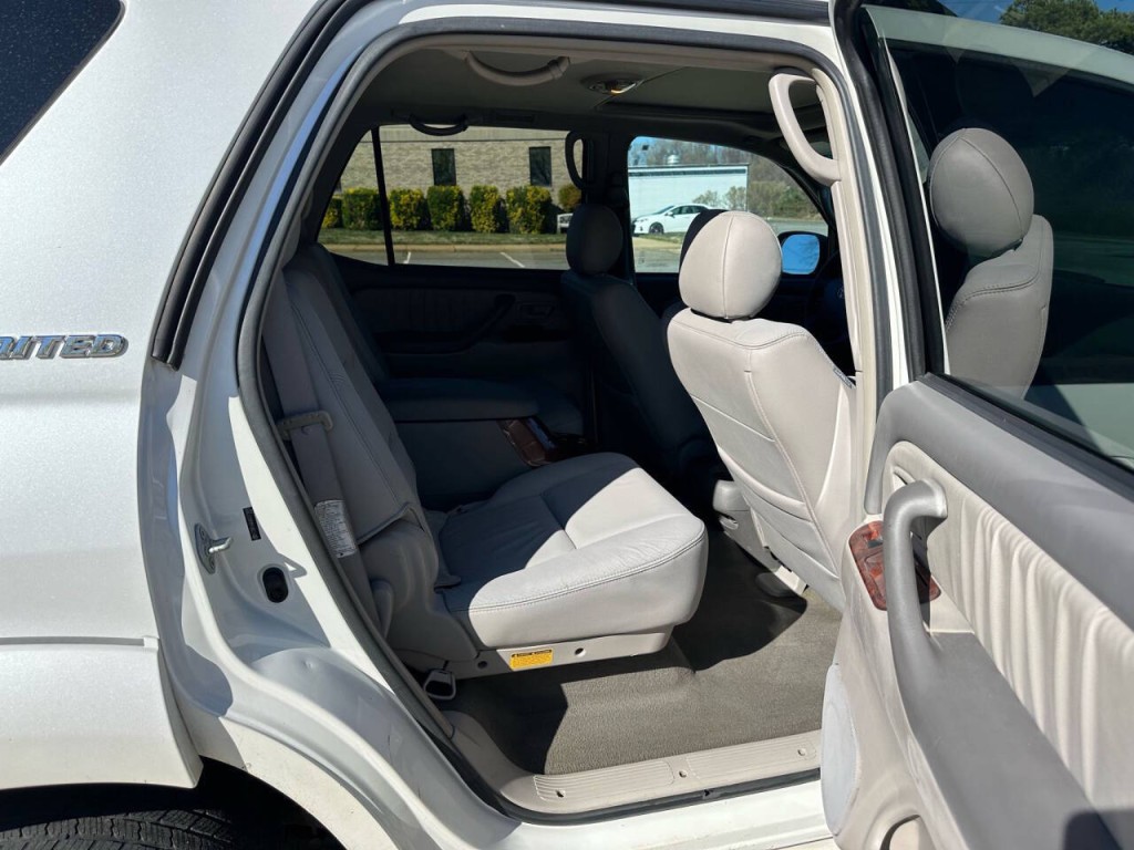 2006 Toyota Sequoia Image 11