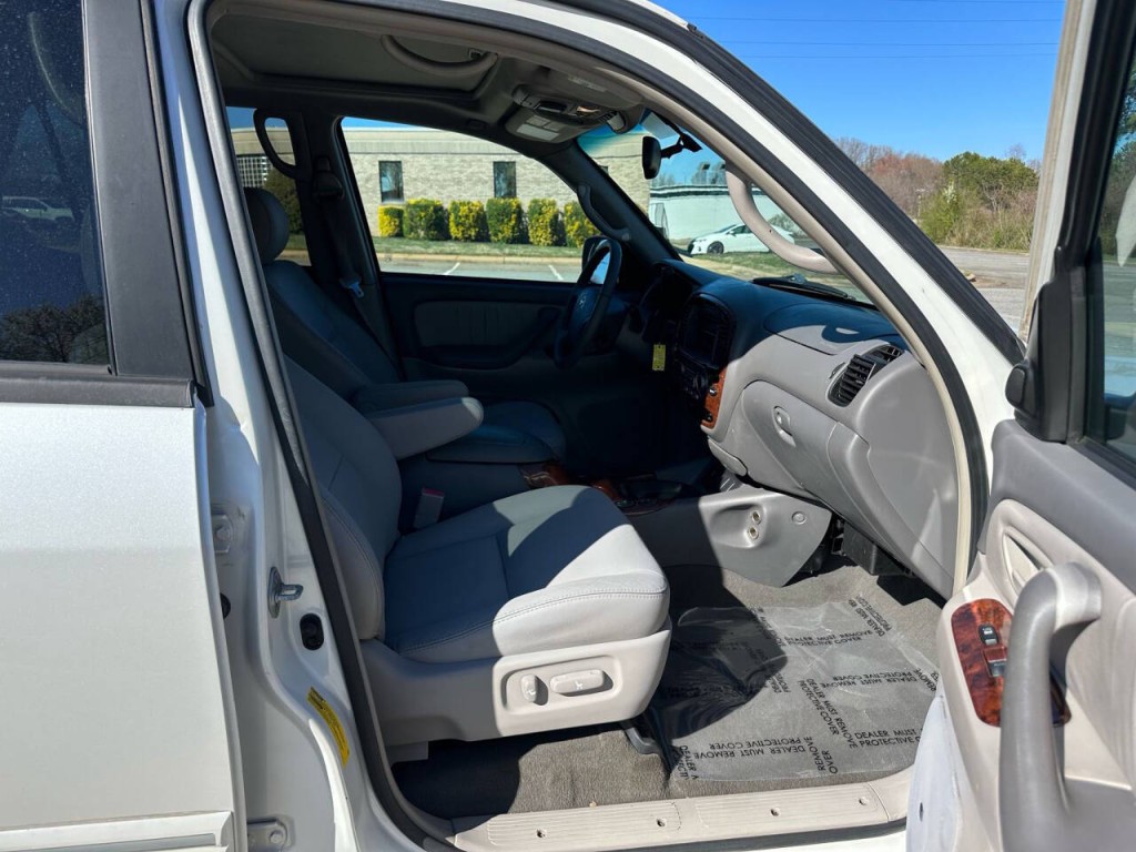 2006 Toyota Sequoia Image 12