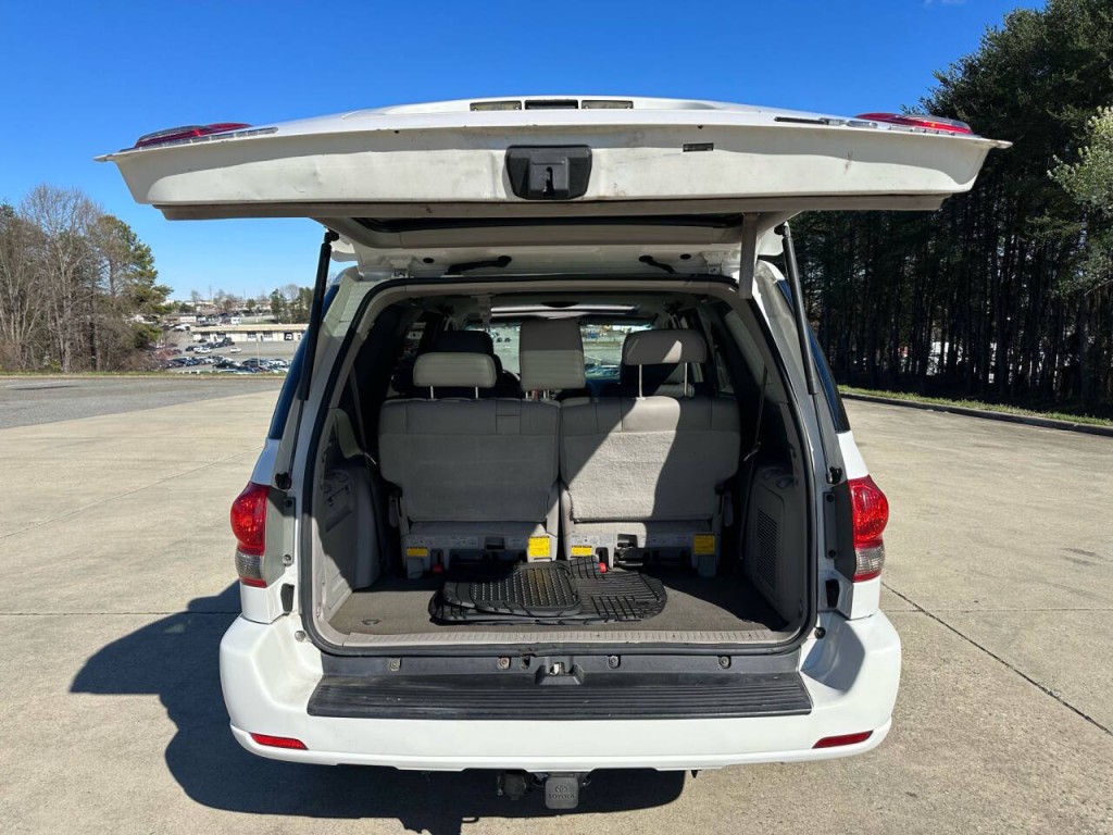 2006 Toyota Sequoia Image 13