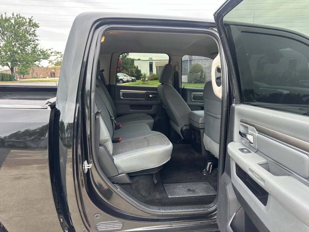 2016 RAM 1500 Image 10