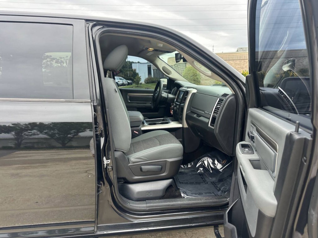 2016 RAM 1500 Image 12