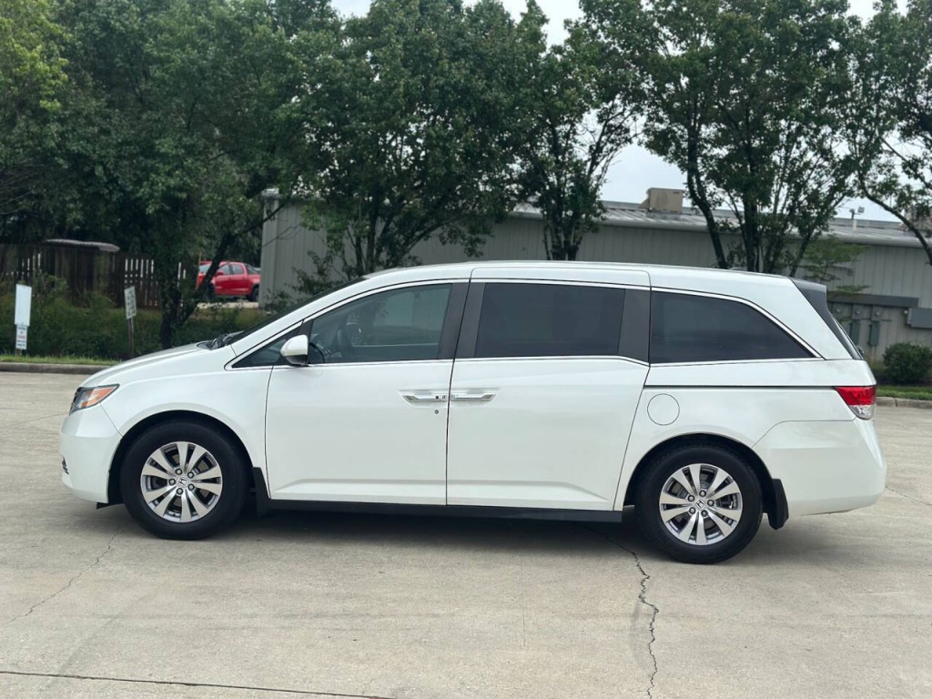 2017 Honda Odyssey Image 2