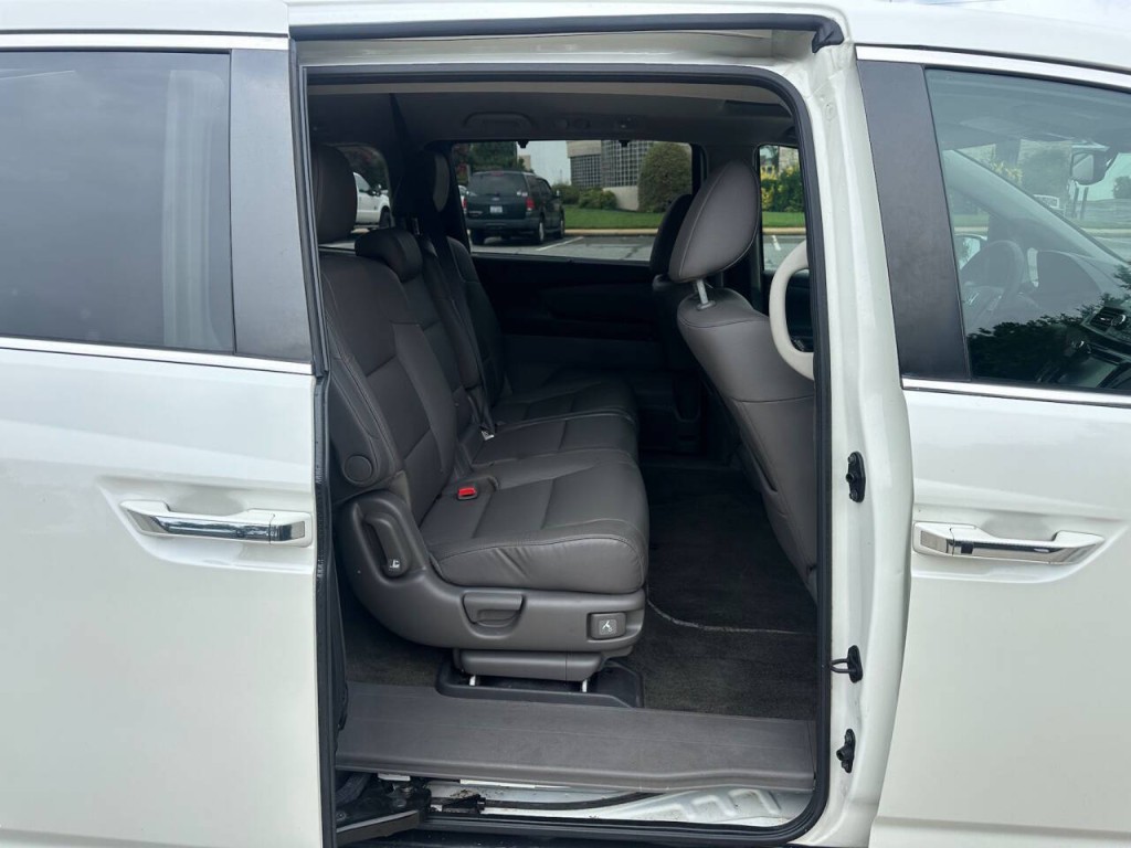 2017 Honda Odyssey Image 9