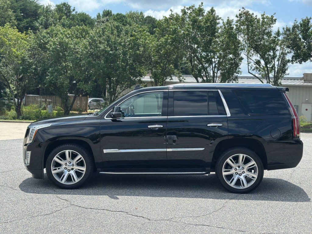 2016 Cadillac Escalade Image 2