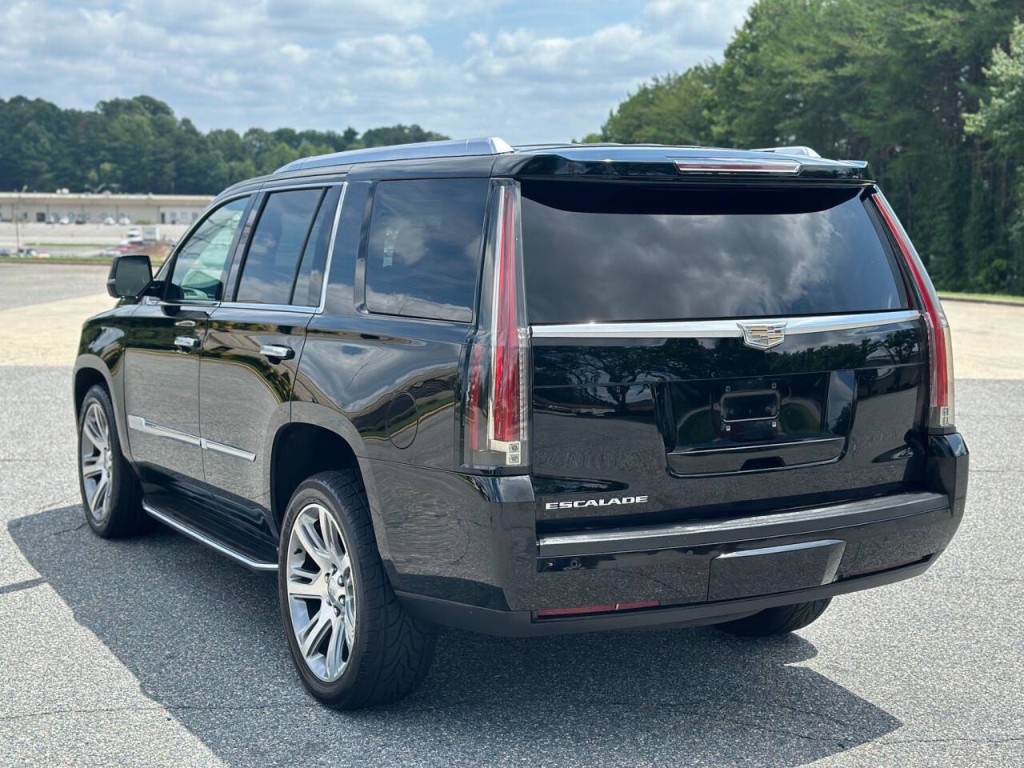 2016 Cadillac Escalade Image 3