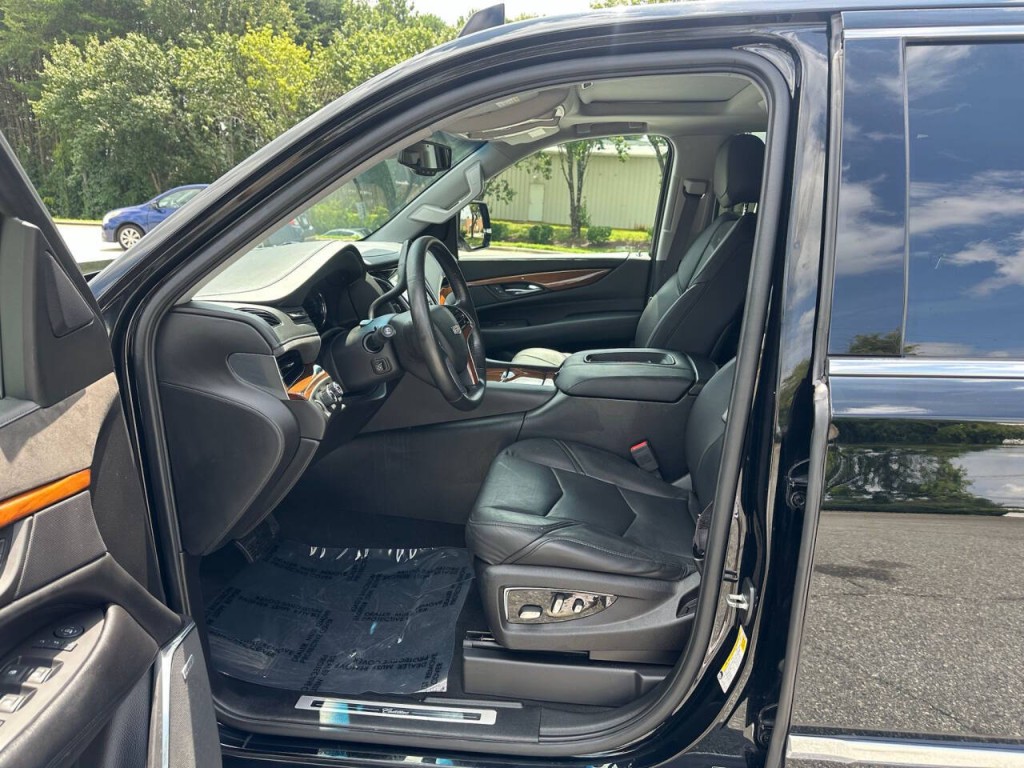 2016 Cadillac Escalade Image 8