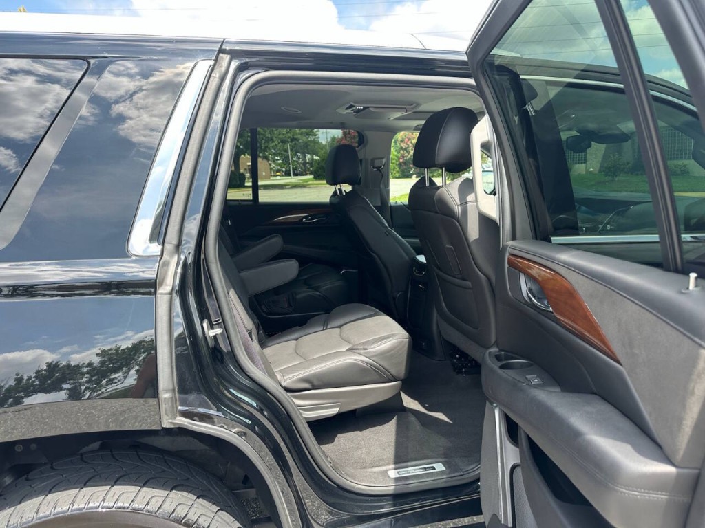 2016 Cadillac Escalade Image 9