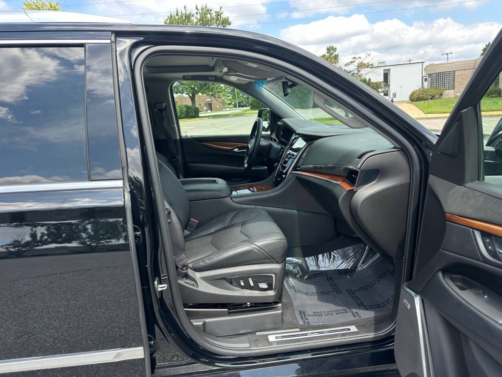 2016 Cadillac Escalade Image 13