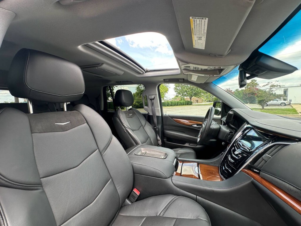 2016 Cadillac Escalade Image 16