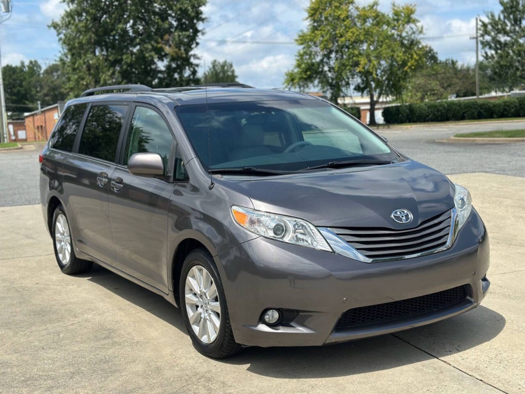 2014 Toyota Sienna Image 7