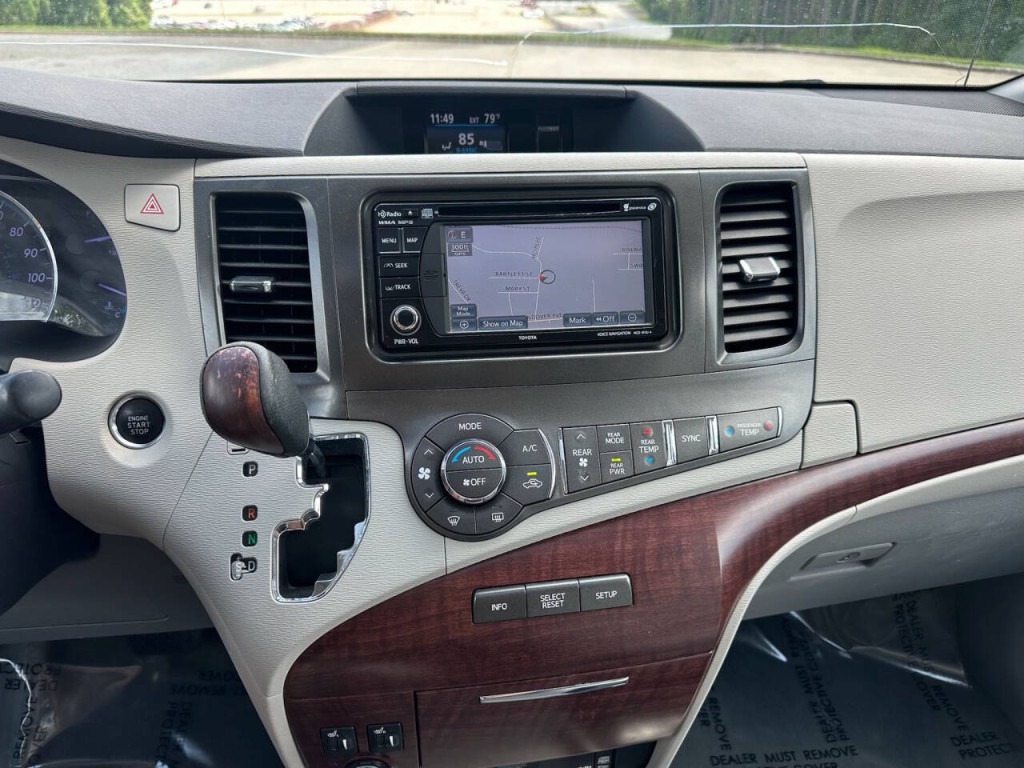 2014 Toyota Sienna Image 19