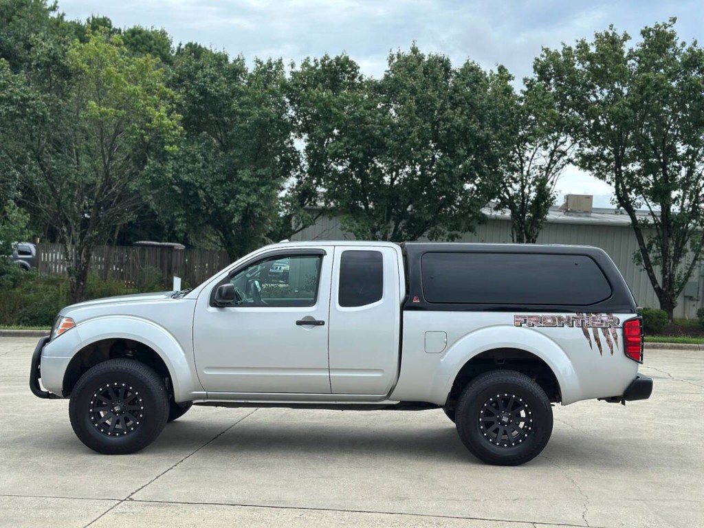 2016 Nissan Frontier Image 2