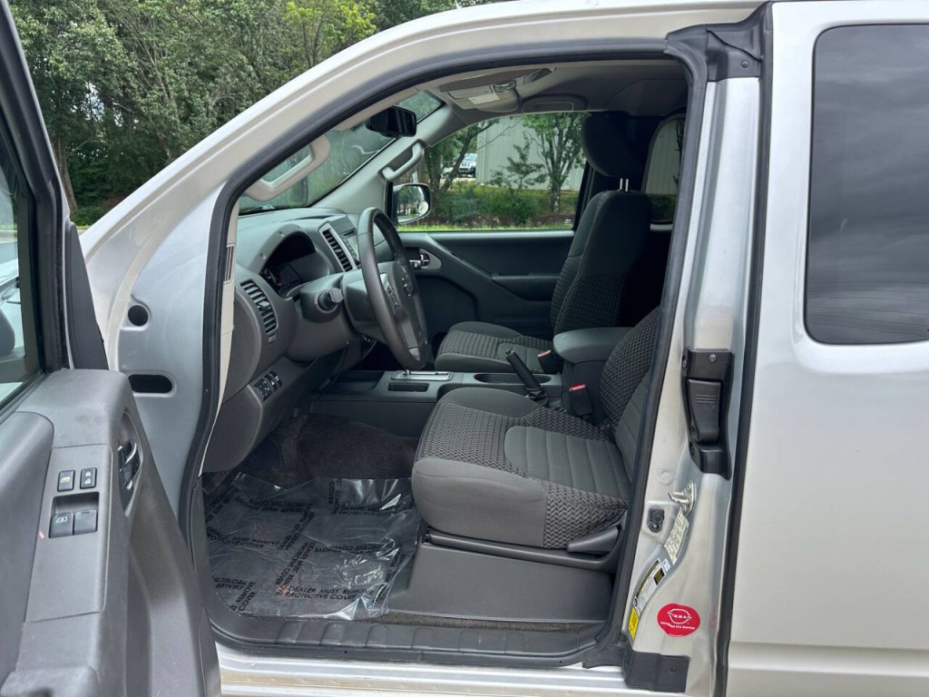 2016 Nissan Frontier Image 8