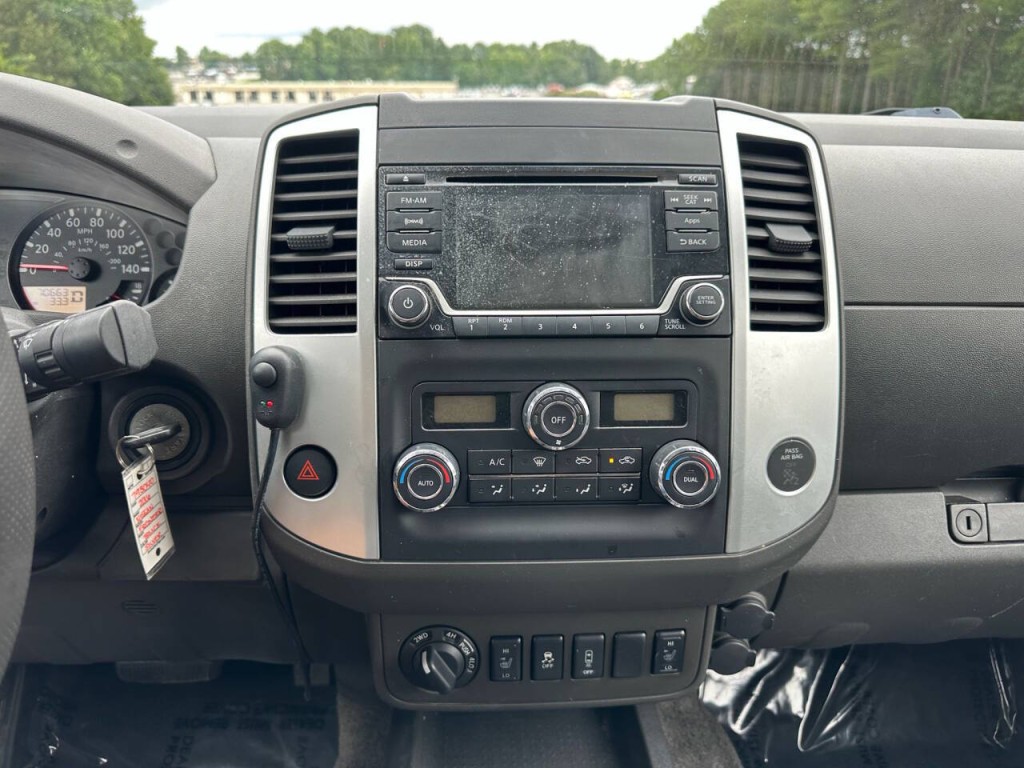 2016 Nissan Frontier Image 11
