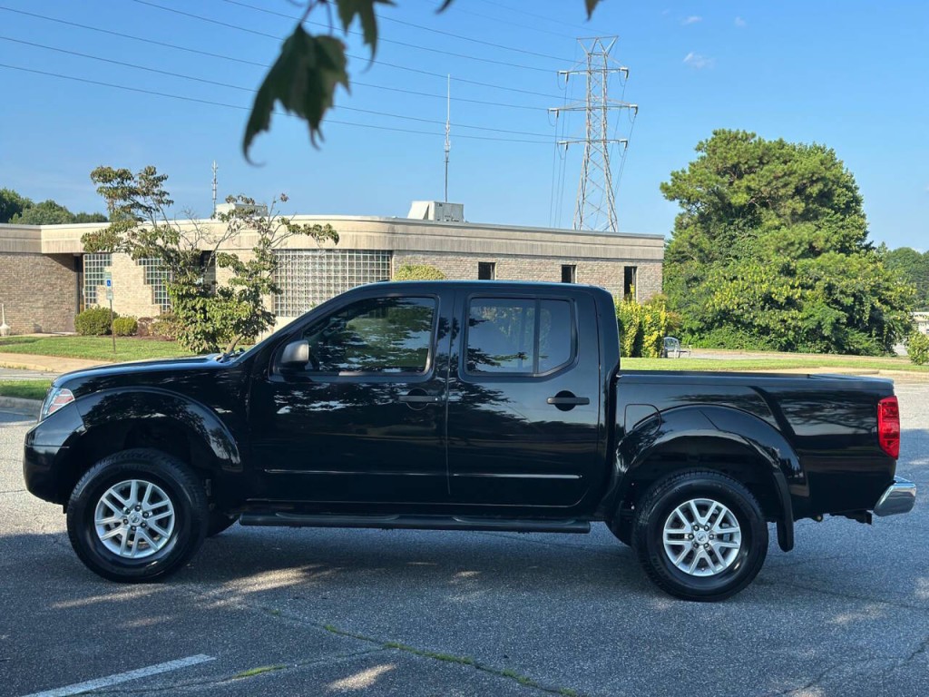 2016 Nissan Frontier Image 2