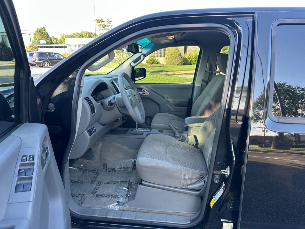2016 Nissan Frontier Image 8