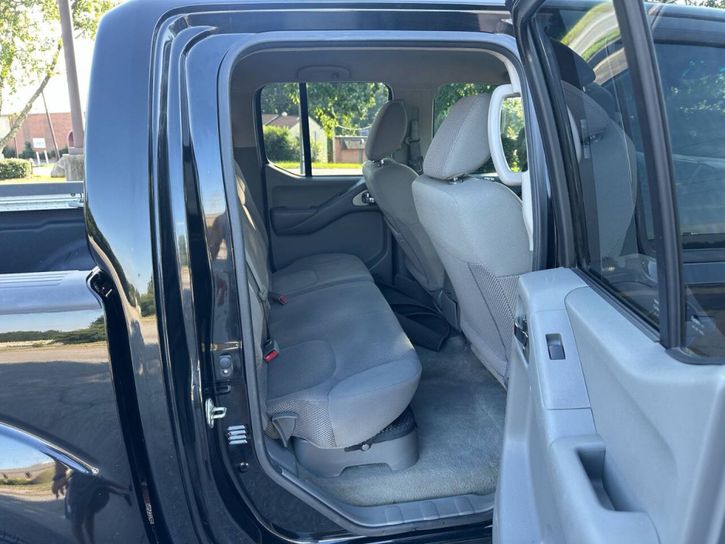 2016 Nissan Frontier Image 10